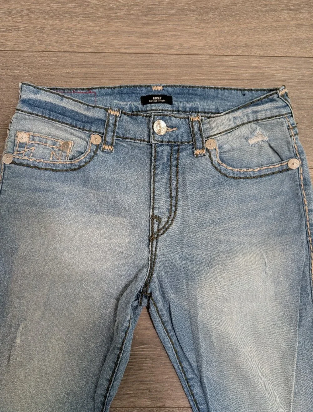 True Religion Ricky Relaxed Straight Light Wash Distressed Unique Stitching•34👖